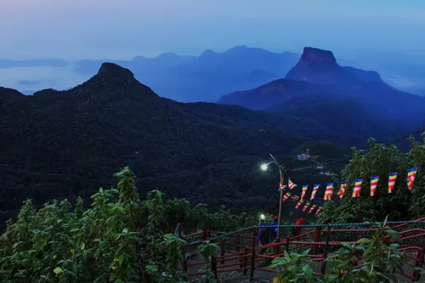 night pilgrimage climb sri pada adams peak sri lanka