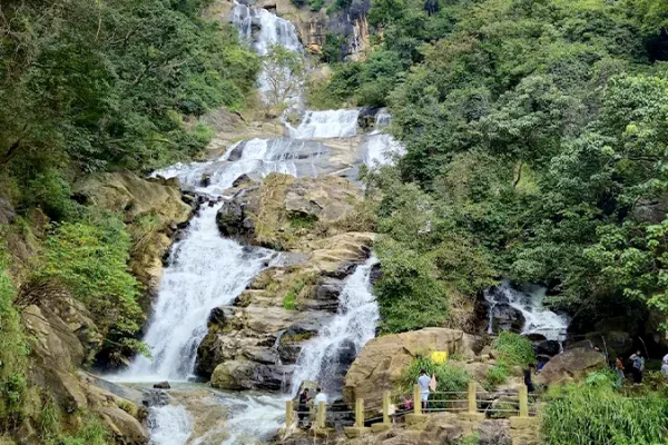 ravana water fall ella sri lanka baurs travels