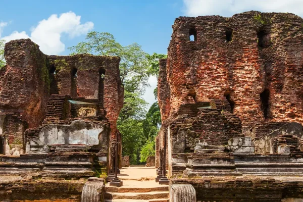 royal palace of king parakramabahu - baurs travels