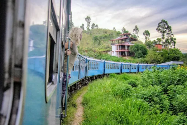 scenic train journey ella sri lanka baurs travels